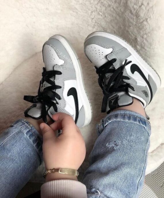 ⁦Air Jordan 1 Low Gray White ילדים – נייק ג'ורדן⁩ – תמונה ⁦5⁩