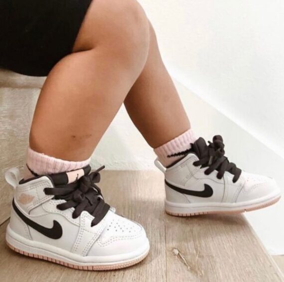 ⁦Air Jordan 1 Low Gray White ילדים – נייק ג'ורדן⁩ – תמונה ⁦4⁩