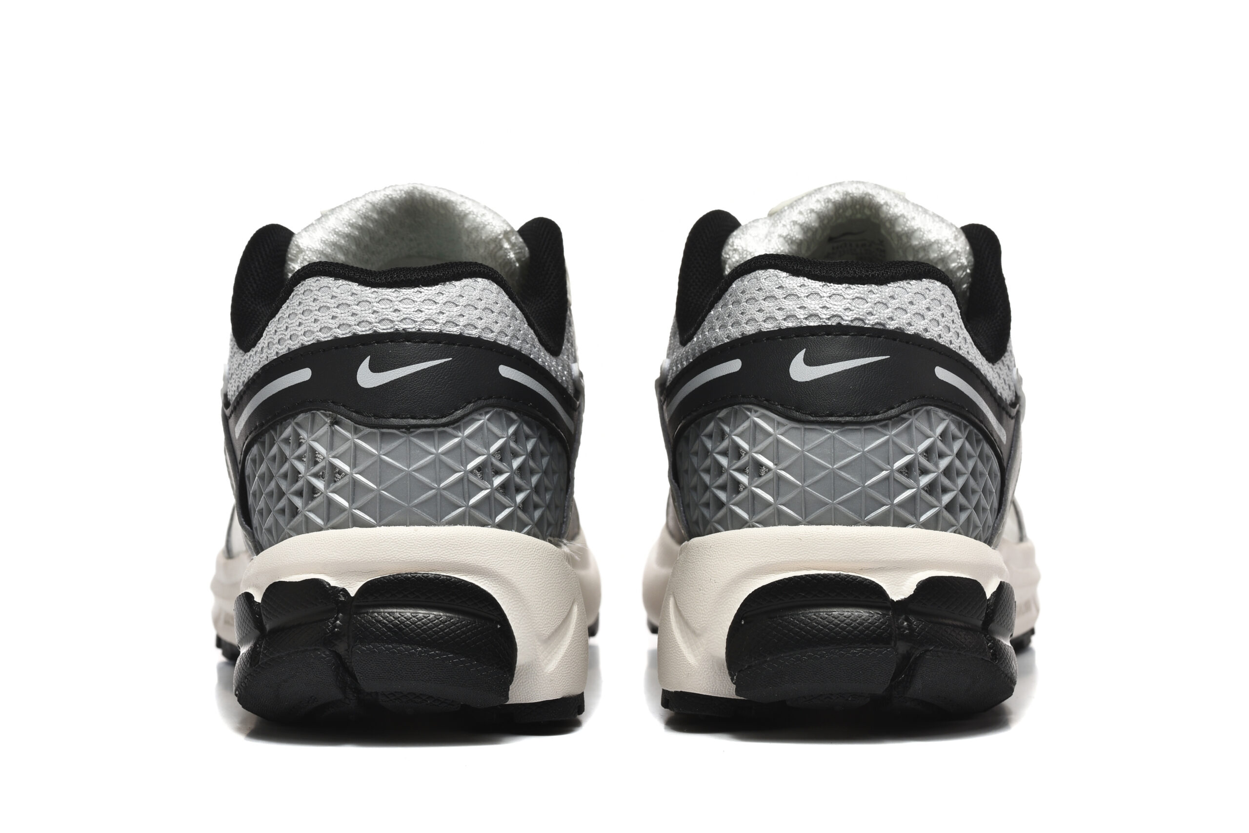 נעלי נייק-Nike Air Zoom Vomero 5 BLACK WHITE – תמונה 3