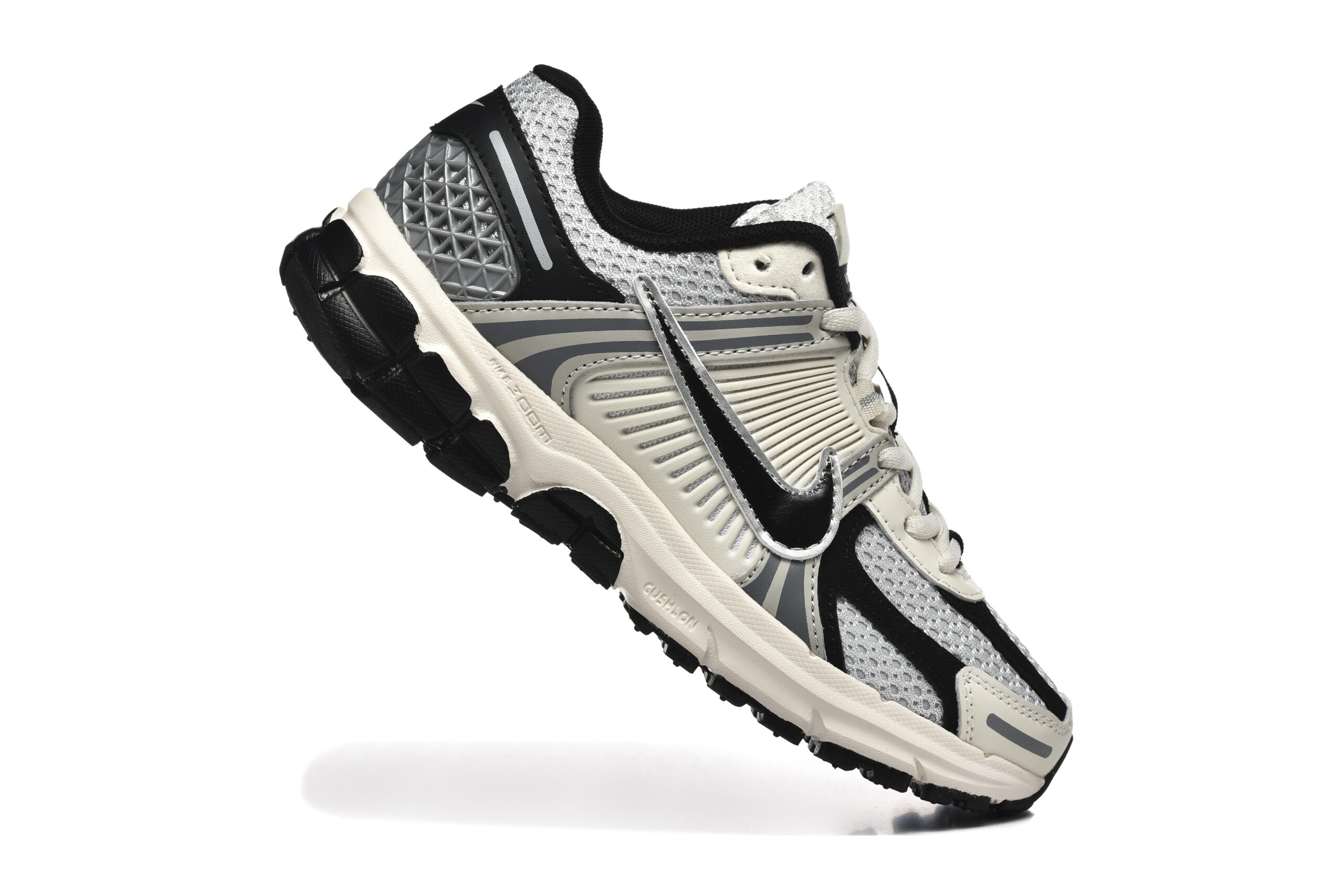 נעלי נייק-Nike Air Zoom Vomero 5 BLACK WHITE – תמונה 4