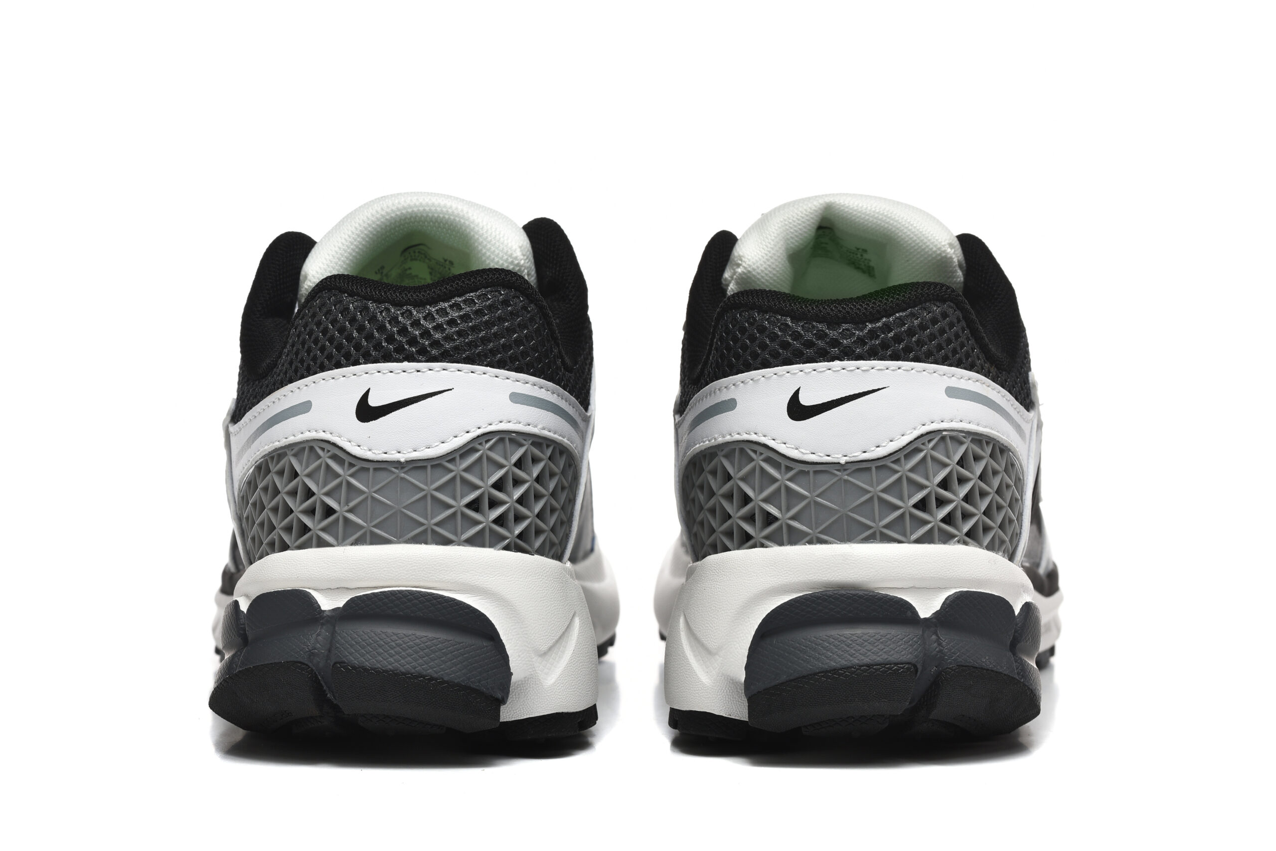 נעלי נייק-Nike Air Zoom Vomero 5 BLACK SILVER – תמונה 3