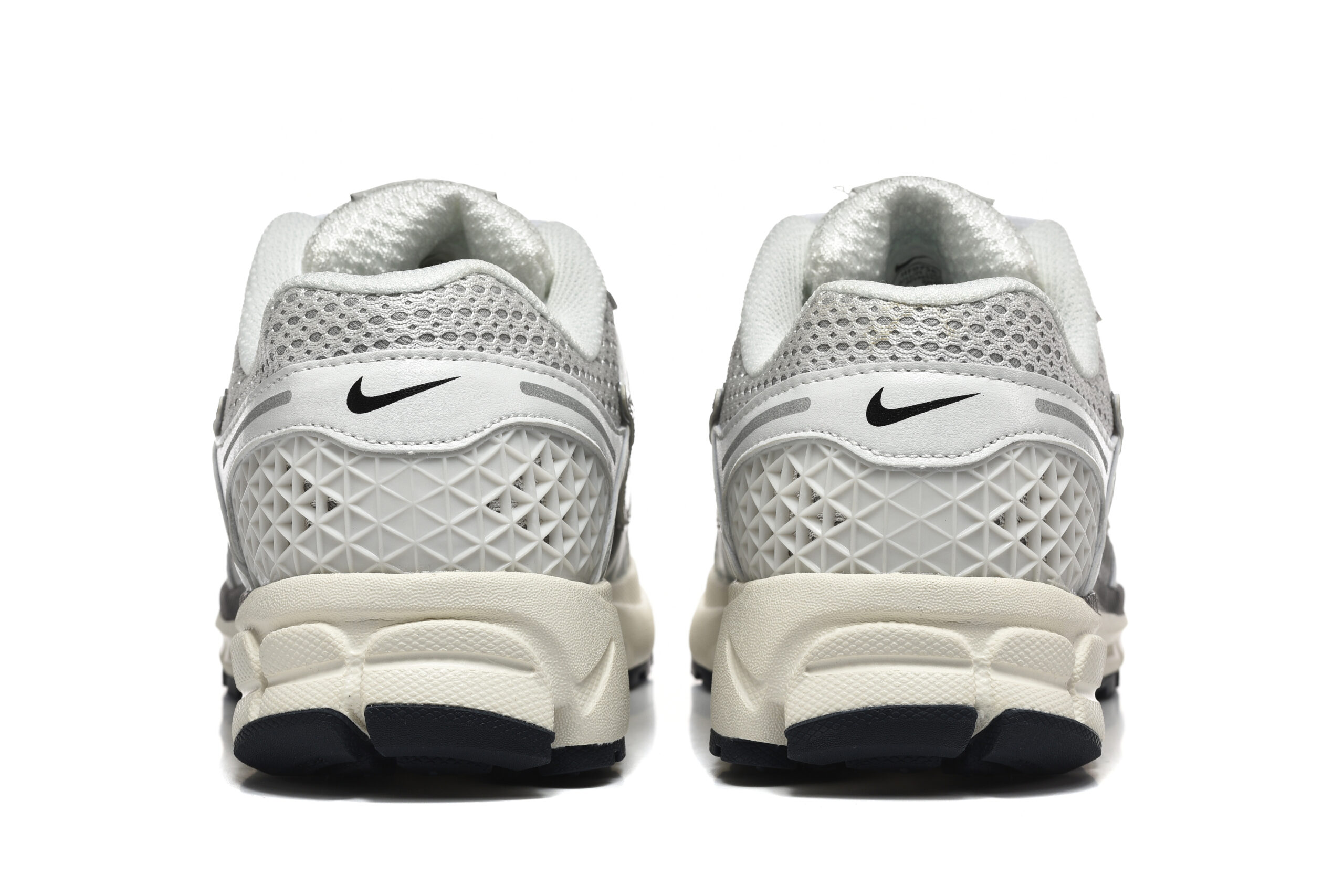 נעלי נייק-Nike Air Zoom Vomero 5 SILVER GRAY – תמונה 4